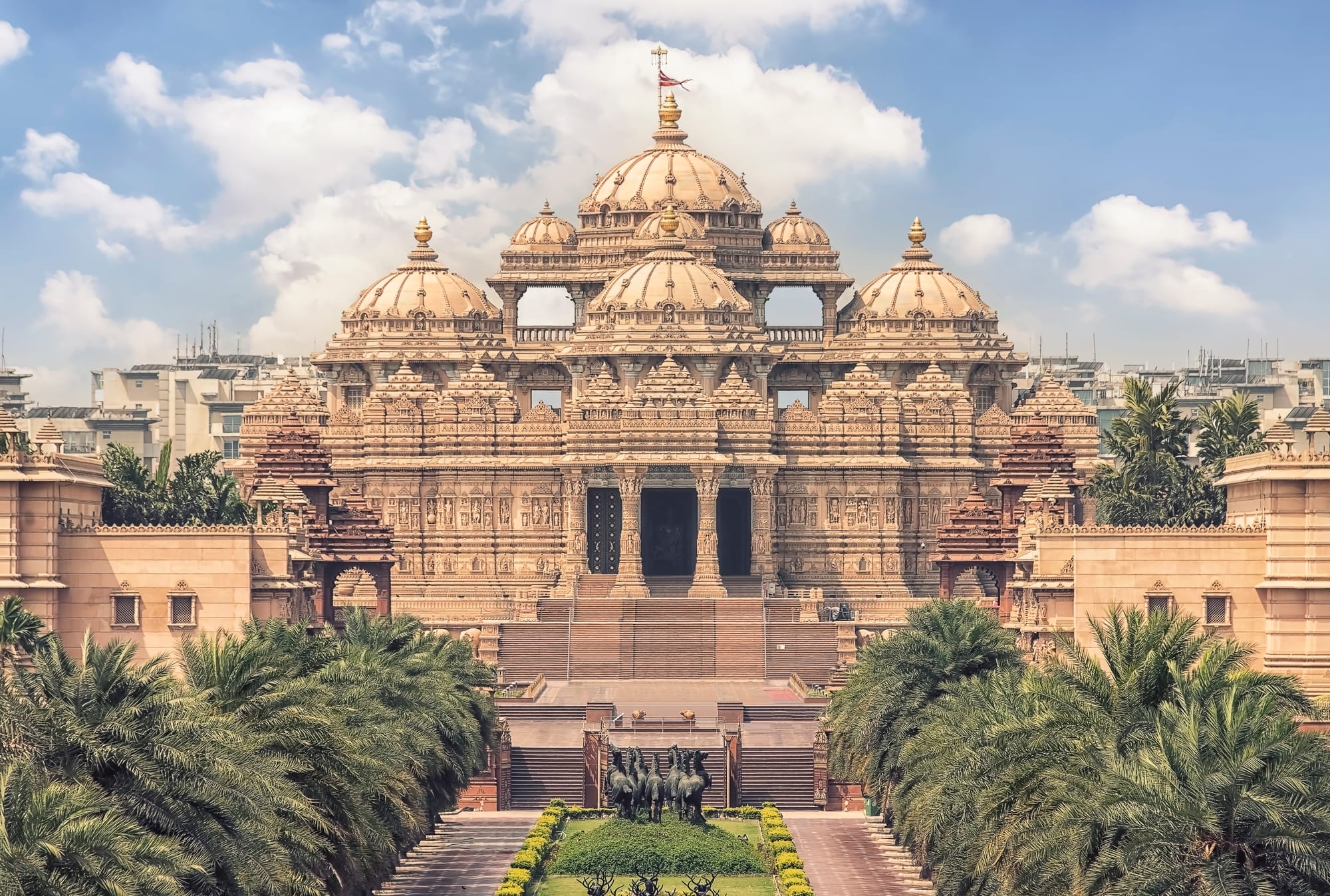 Akshardham Delhiben: Fedezze fel a lenyűgöző építészeti csodát