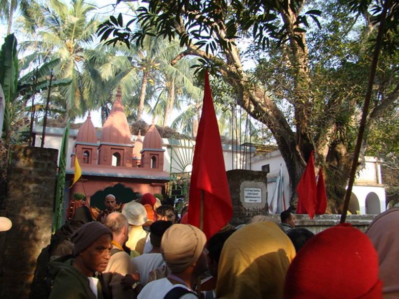 A Sri Saranga Thakura MADANA-GOPALA templom bejárata