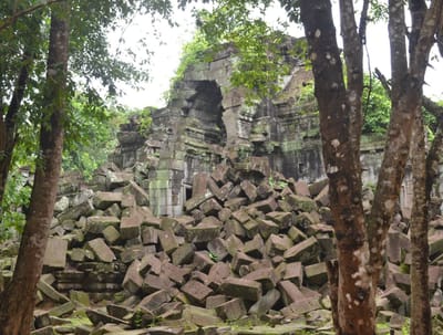 ツアーコース⑬　　　　　　　　　バンテアイスレイ遺跡+ベンメリア遺跡+トンレサップ湖ツアー