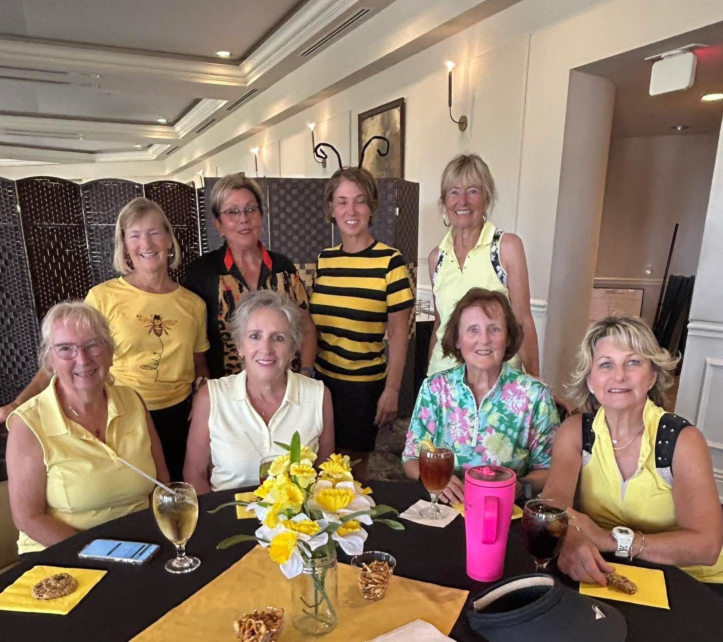 Table Photo Queen Bee 2026