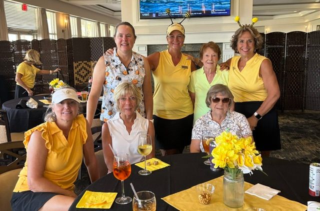 Table Photo Queen Bee 2026