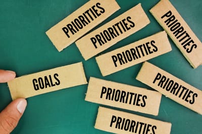 التوازن بين السعي والتسليم بالقضاء