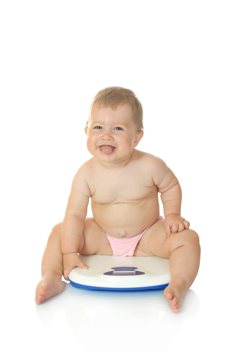 הקשר בין הנקה להשמנה עתידית של התינוק
