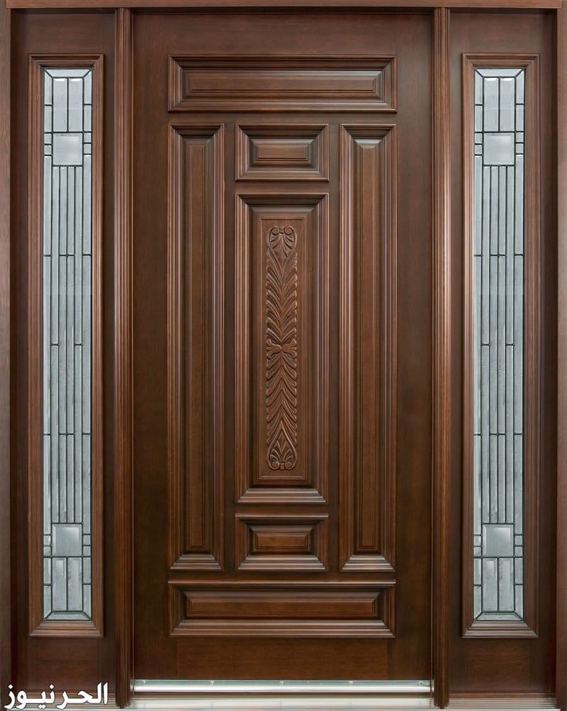 اعمال صبغ الابواب الخشب