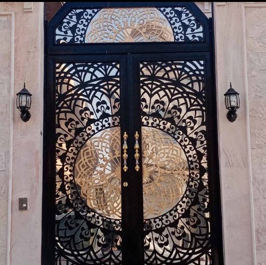 اعمال صبغ الحديد والبوابات