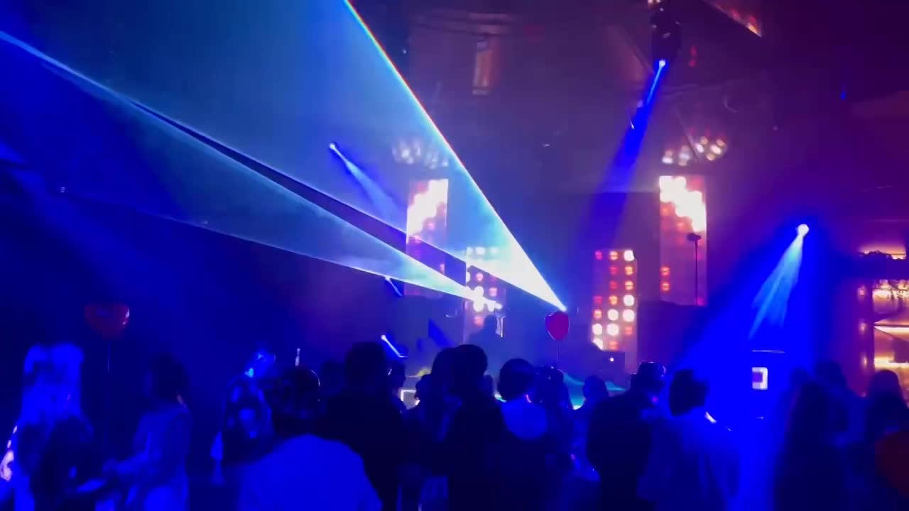 הרחבה שלנו עד השעות הקטנות