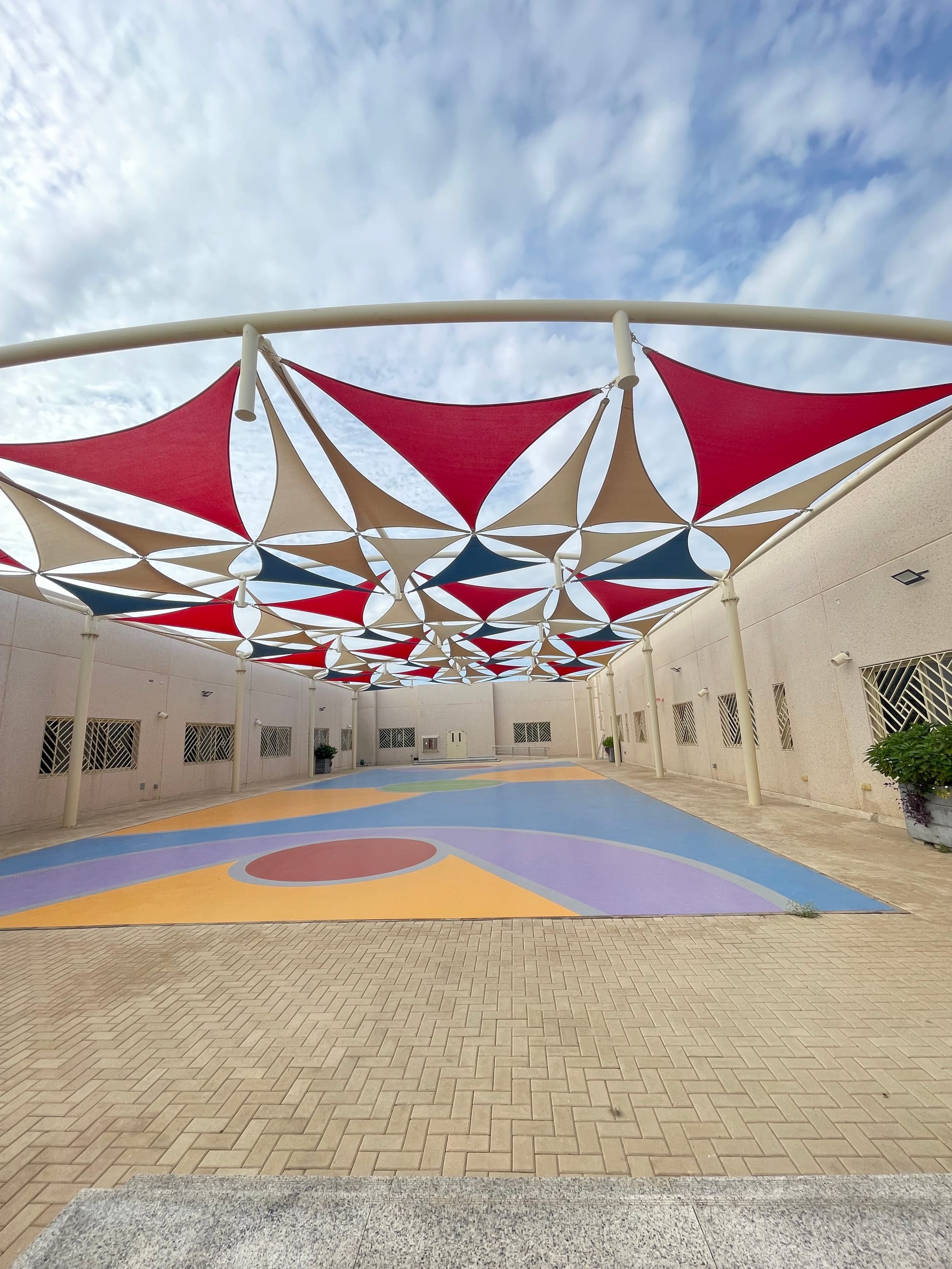 ساحات واسعه
