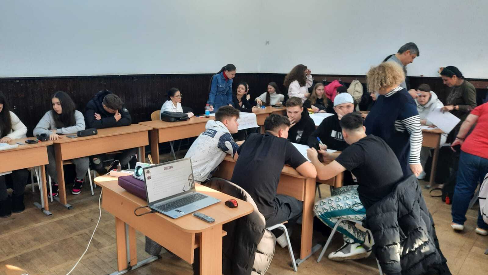 IMAGINI DIN CADRUL  SESIUNILOR DE COMUNICĂRI ȘTIINȚIFICE  / PROIECTE STEAME 