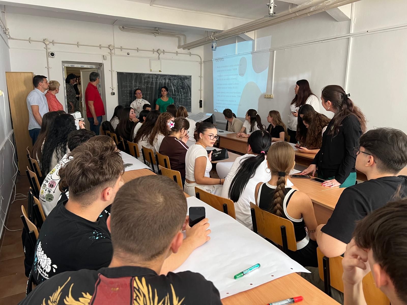 Sesiuni de comunicări științifice luna Septembrie 2025  cu tema,,Modalități de îmbunătățire a calității serviciilor de primire turistică în România''