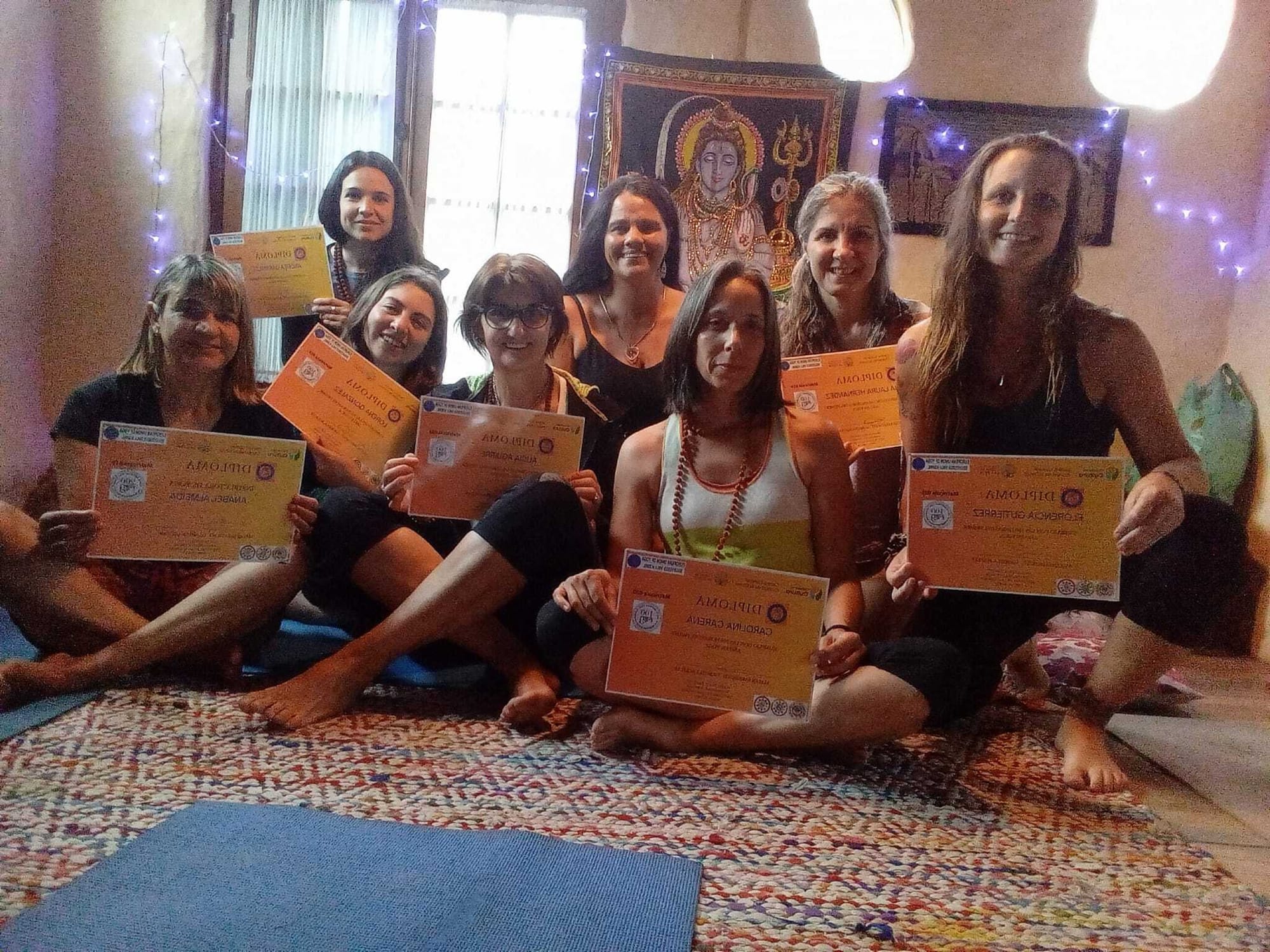 De practicante a guía:" Tu viaje en la formación de yoga"