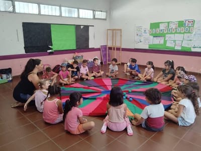 El poder del Yoga en la infancia: Una herramienta para la salud integral y el cambio social