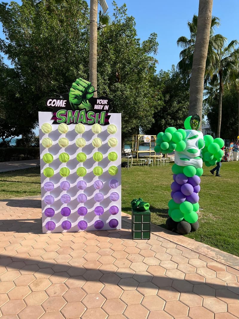 ستاند توزيع الهدايا