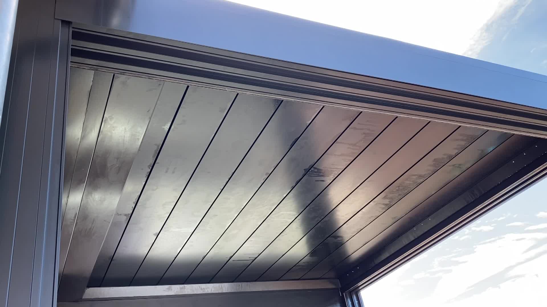 Pergolas bioclimatiques à lames orientables et rétractables