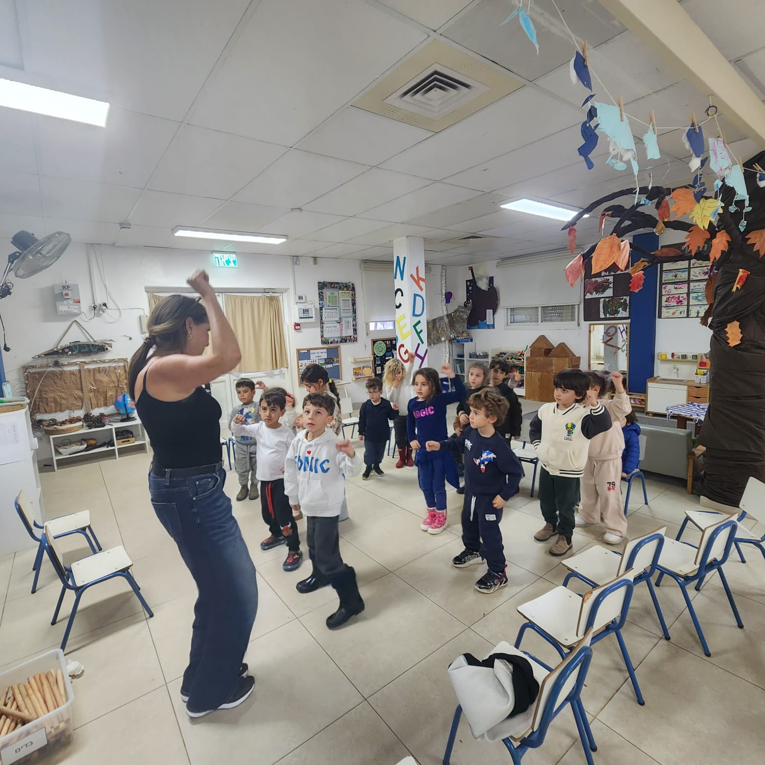 מחול וריקודי עם