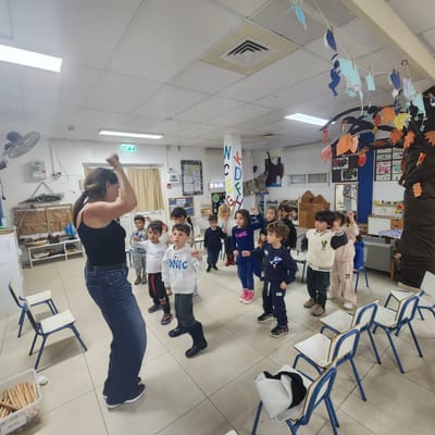 מחול וריקודי עם