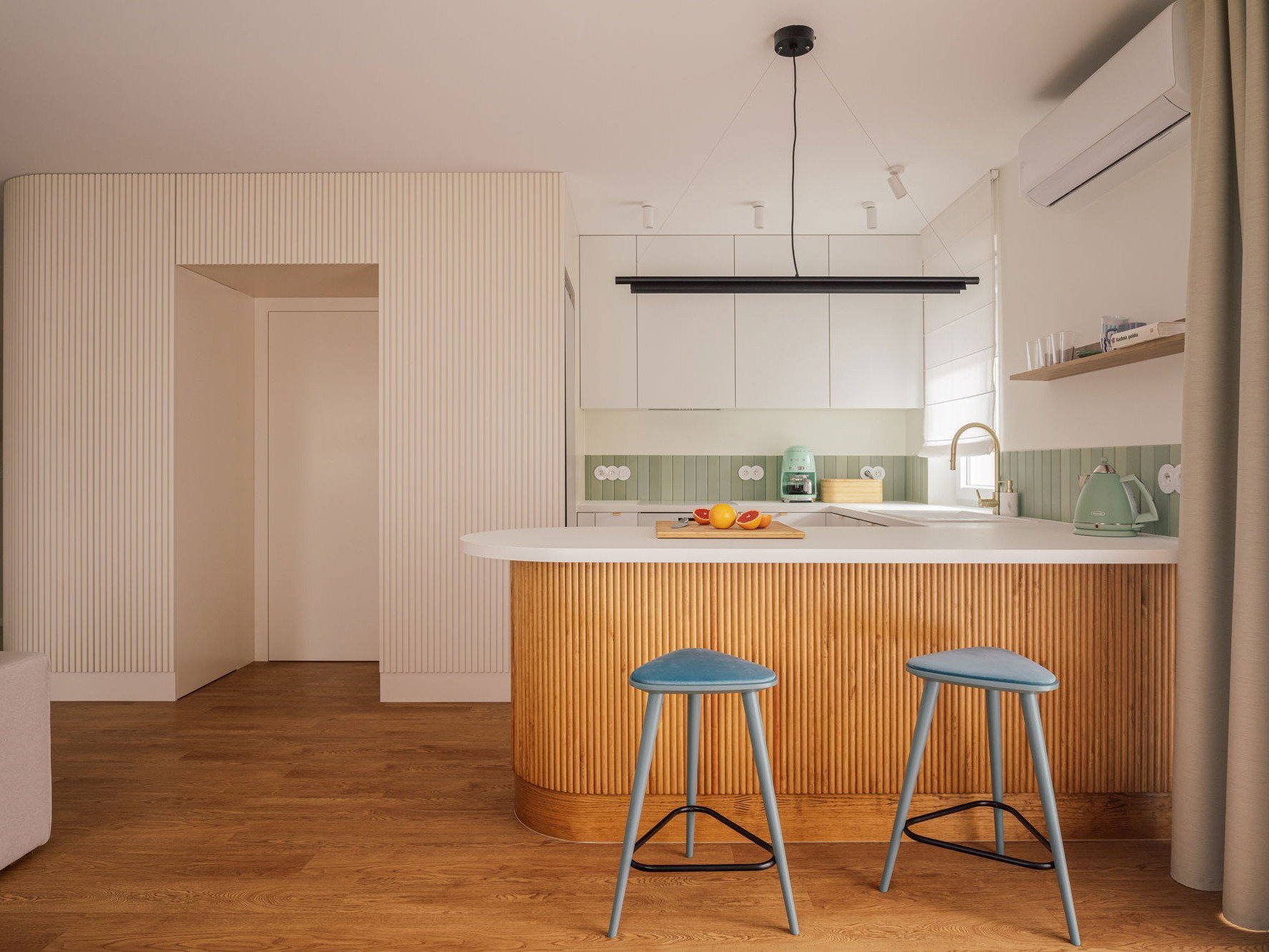 ORCHARDS OVER THE GREEN RIVER