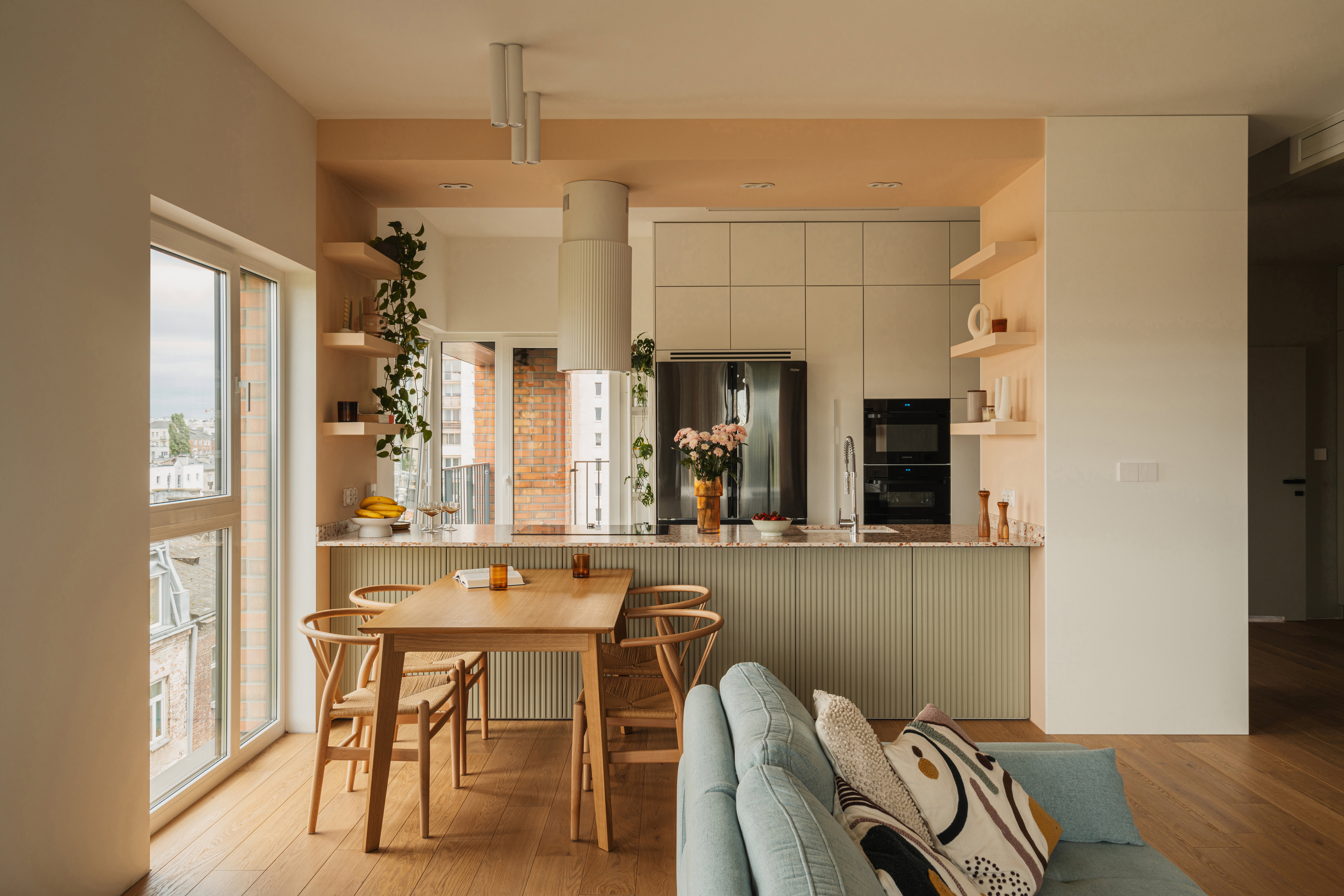 PEACH SUMMER IN PRAGA