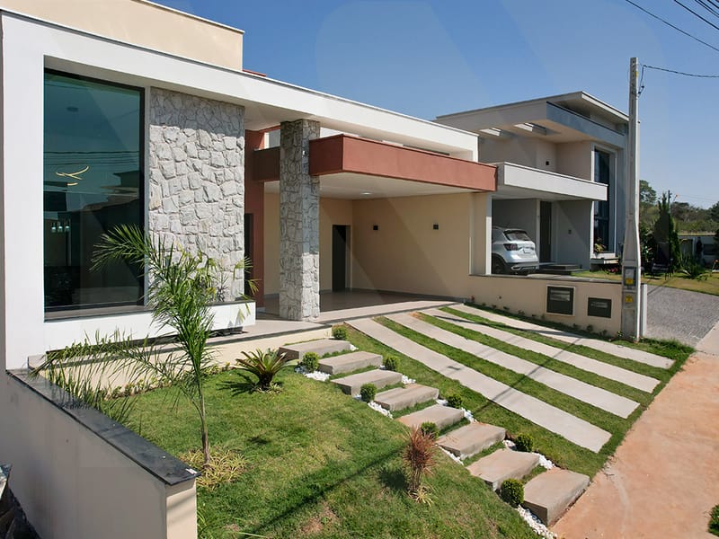 Casa Térrea com piscina - Condomínio Solei.