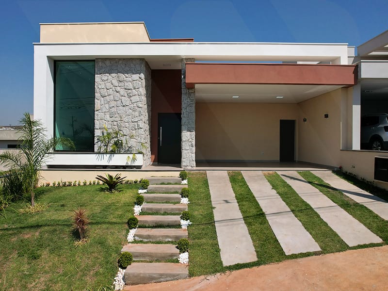 Casa Térrea com piscina - Condomínio Solei.