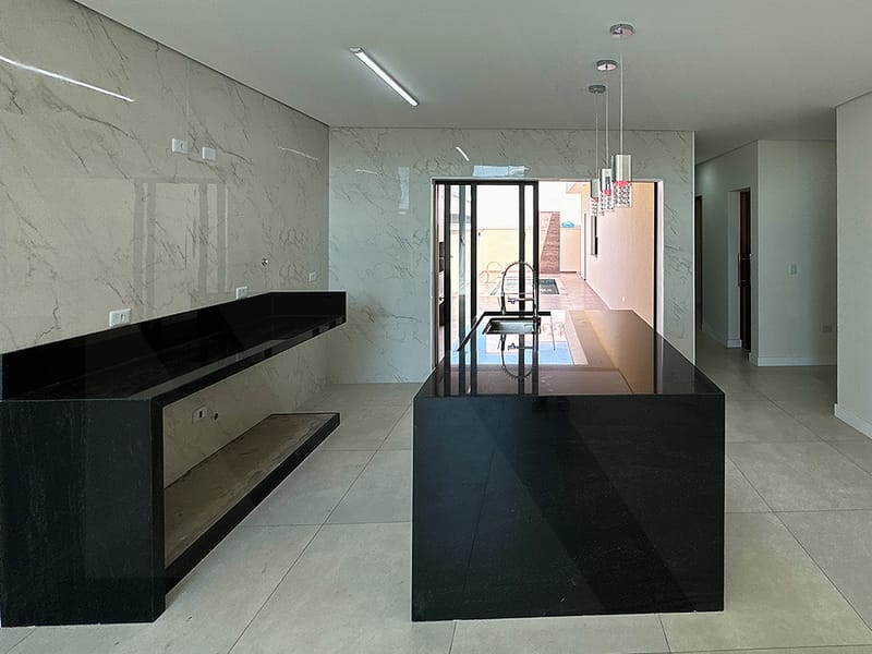 Casa Térrea com piscina - Condomínio Solei.