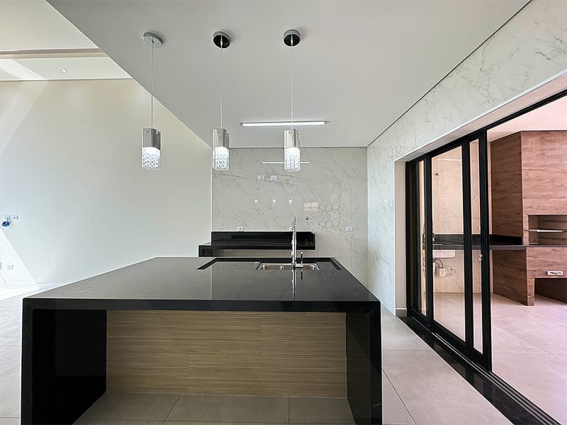 Casa Térrea com piscina - Condomínio Solei.