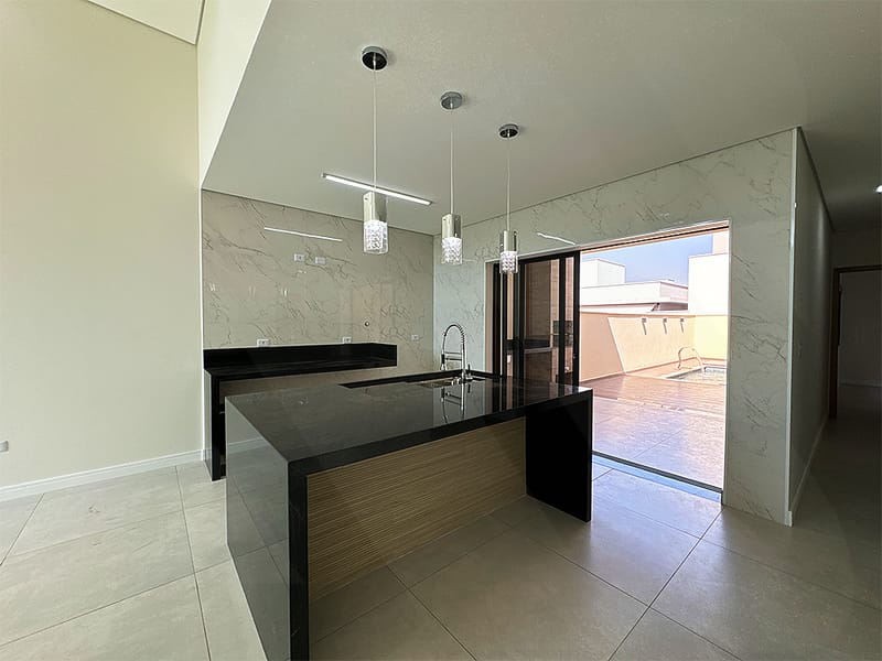 Casa Térrea com piscina - Condomínio Solei.