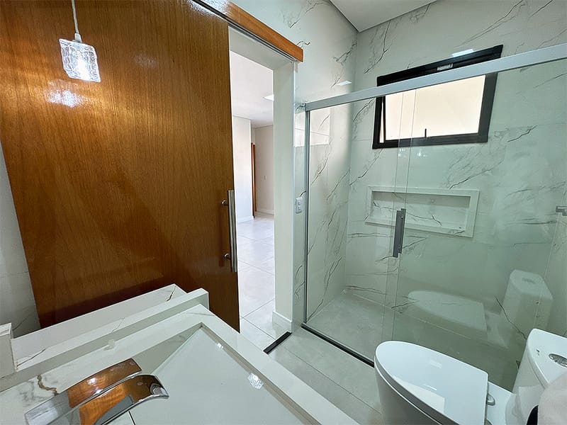 Casa Térrea com piscina - Condomínio Solei.