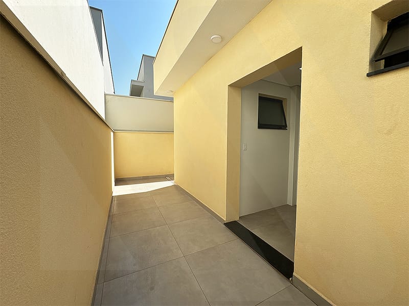 Casa Térrea com piscina - Condomínio Solei.