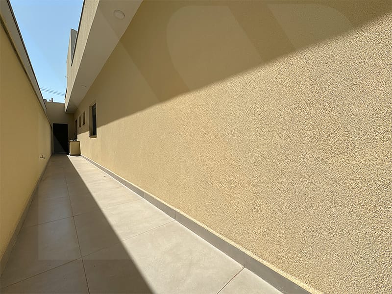 Casa Térrea com piscina - Condomínio Solei.