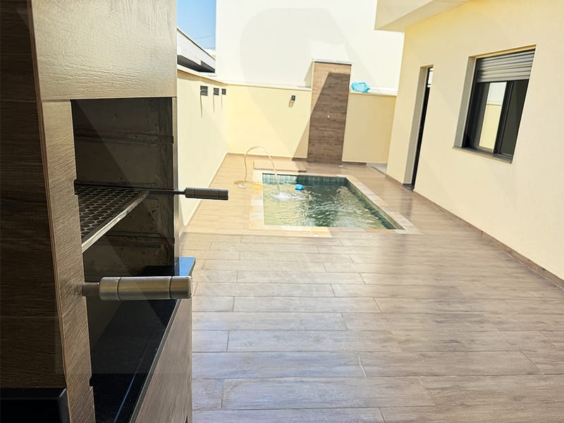 Casa Térrea com piscina - Condomínio Solei.