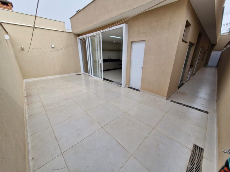 Casa em condomínio no Lazuli Club