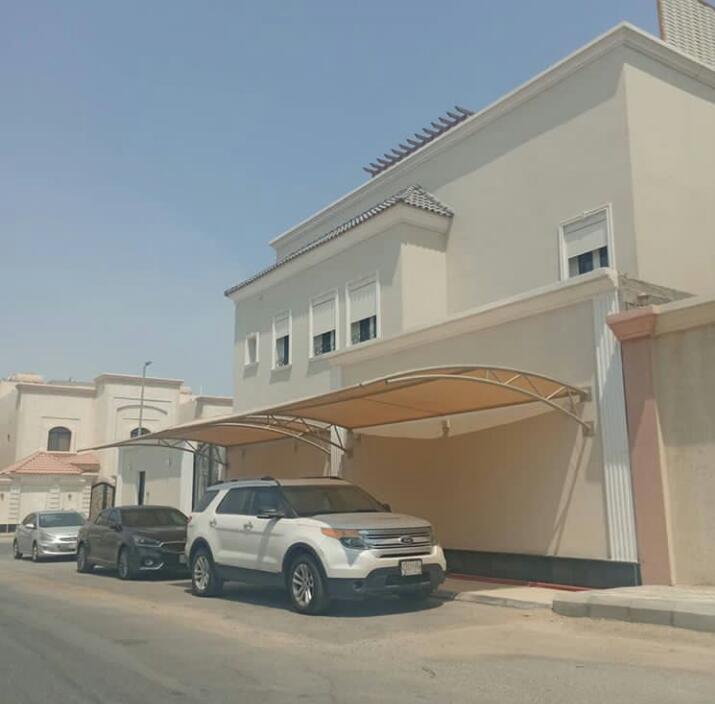 الصور بالأسفل