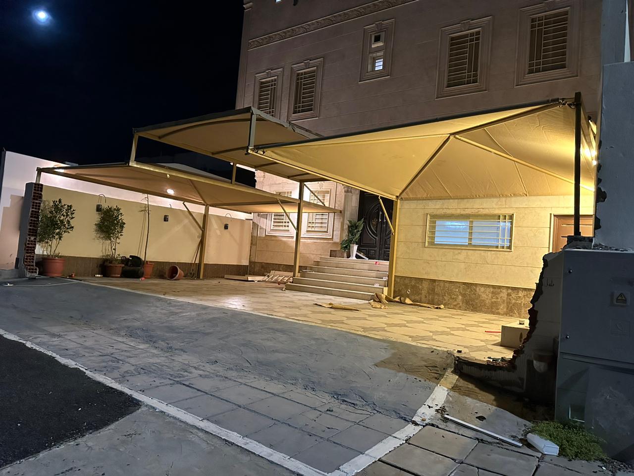 الصور بالأسفل