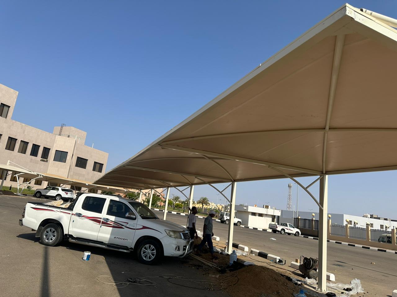 الصور بالأسفل