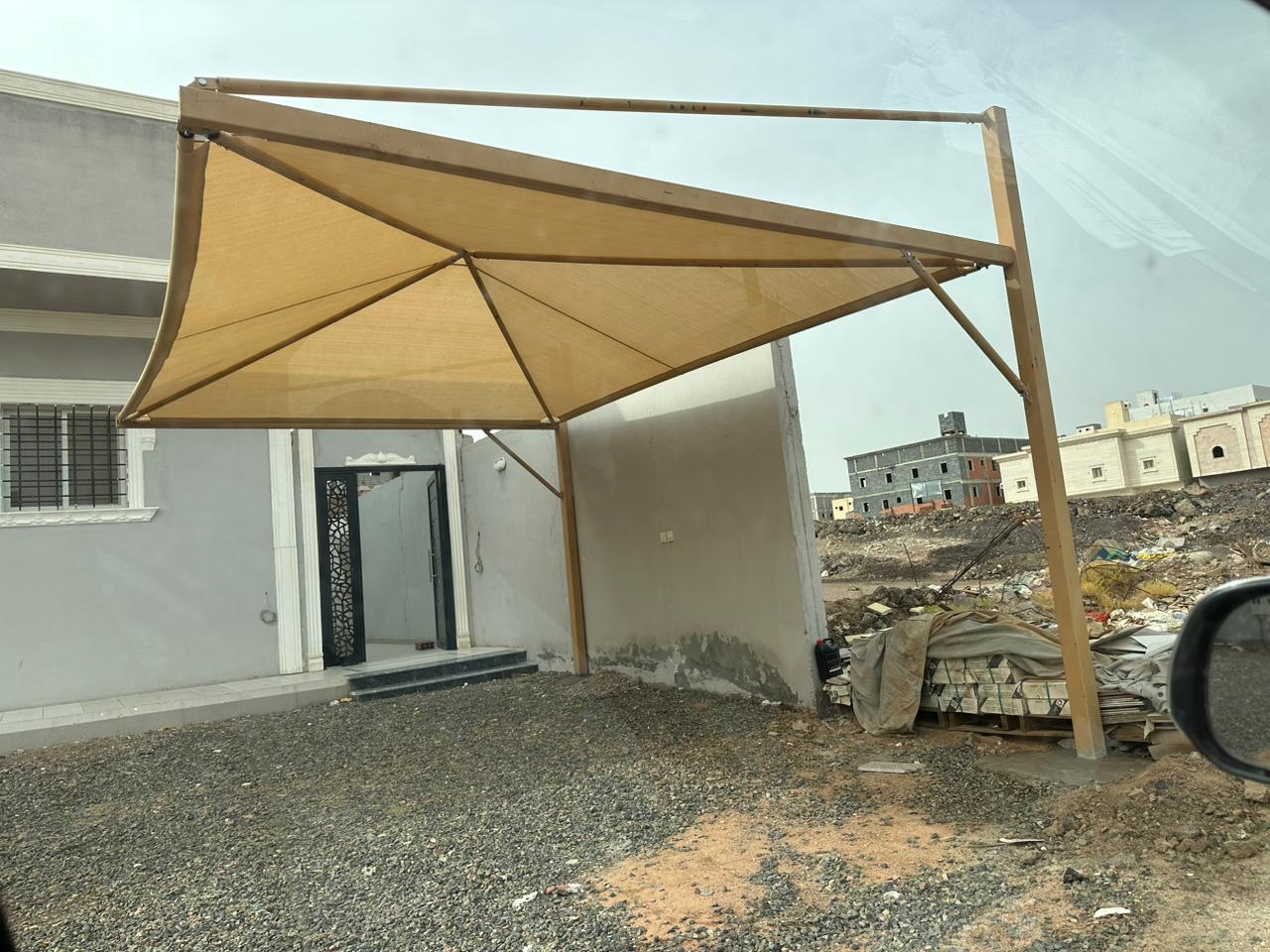 الصور بالأسفل