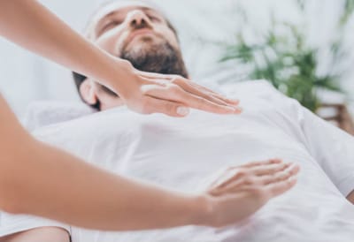 Descubre los beneficios del Reiki