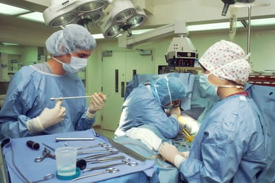 How to Choose the Best Gynecomastia Surgeon in Los Angeles