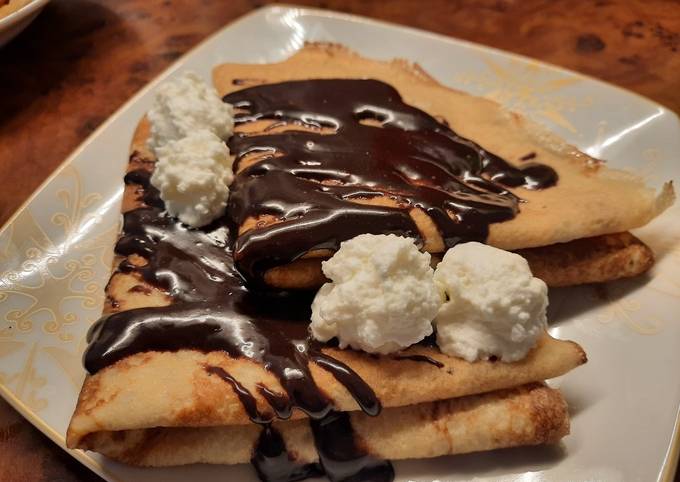Diós palacsinta csokoládé öntettel dió fagylalttal