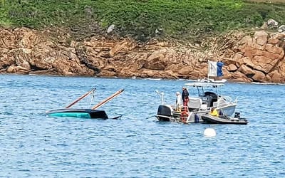 Le Misainier Yann Youn fait naufrage à Port-Manec’h, trois marins secourus