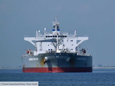 300 mètres de long et une trentaine de marins coincés à bord depuis 2 mois.