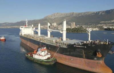 Mer Rouge : Cinq membres d’équipage secourus après l’attaque d’un navire au large du Yémen