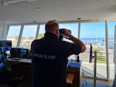 Signalisation maritime ou officier de port ?