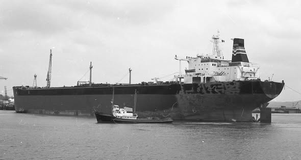 Supertanker Esso Languedoc