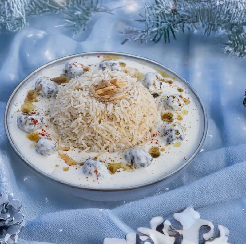 كرات الكباب مع صوص اللبنيه الشامية