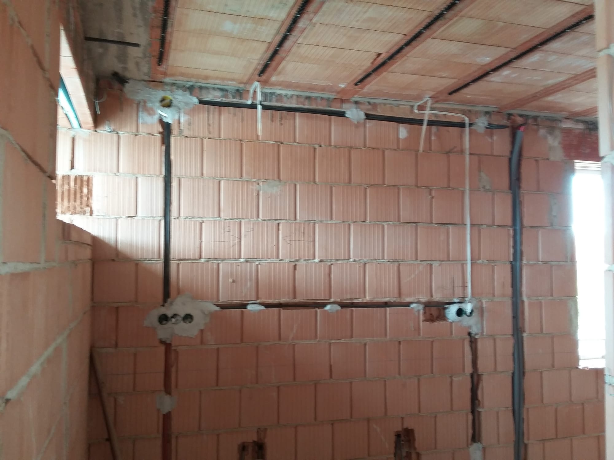 Családi ház villany alapszerelés