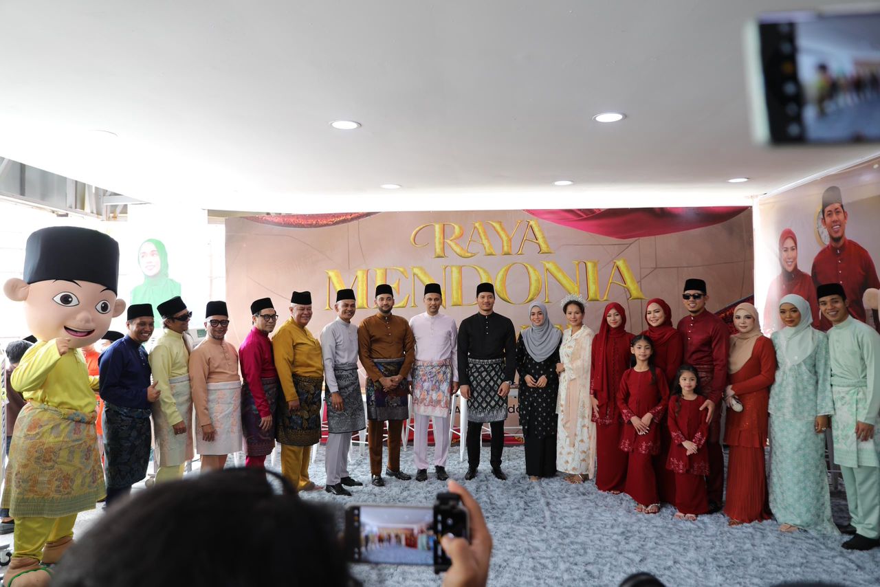 Jakel anjur Meet & Greet bersama 10 duta terkenal.