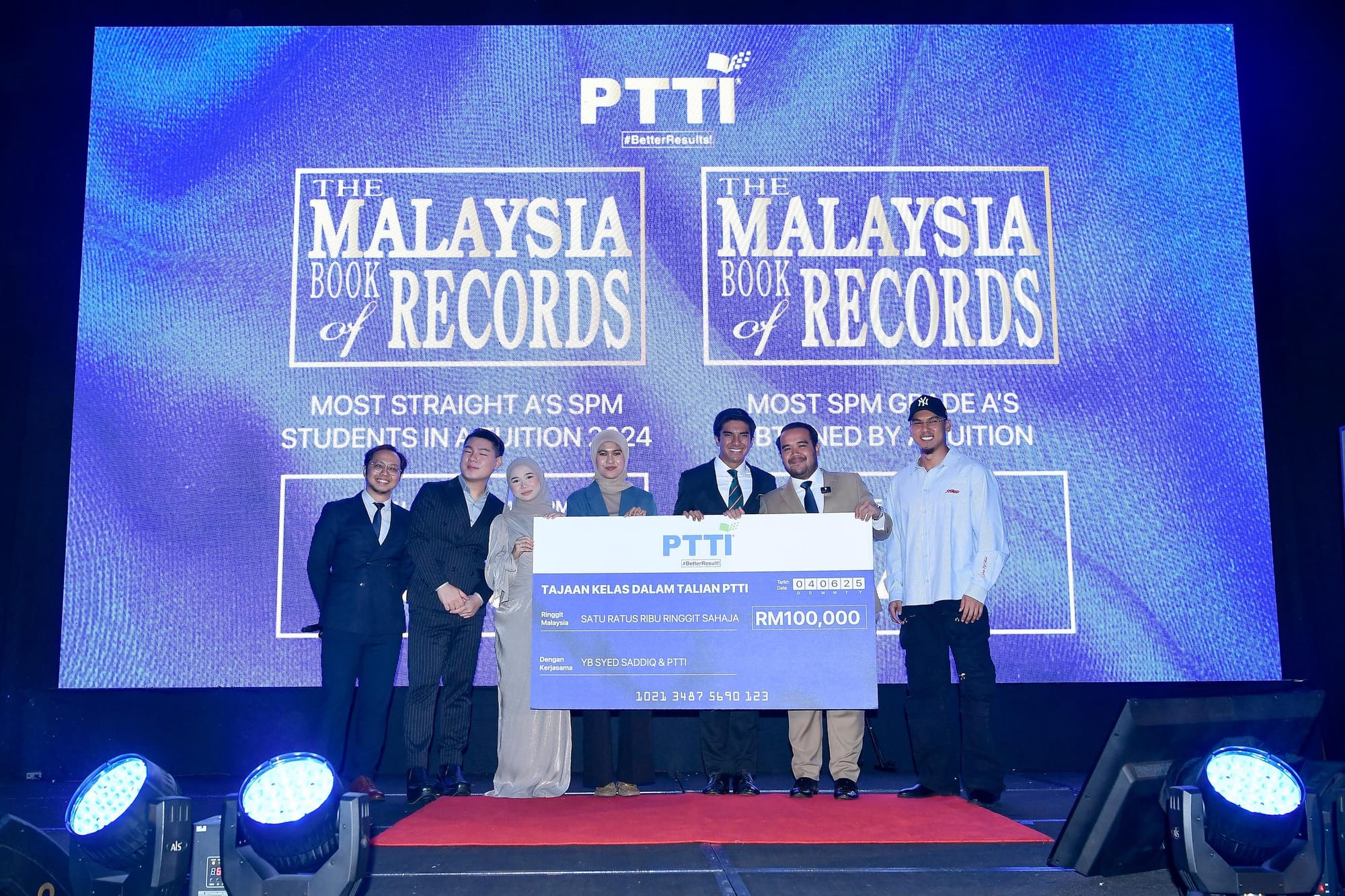 PTTI Beri Tajaan RM100,000 Kepada Ahli Parlimen Muar, YB Syed Saddiq Untuk Pendidikan Anak-Anak Kurang Berkemampuan
