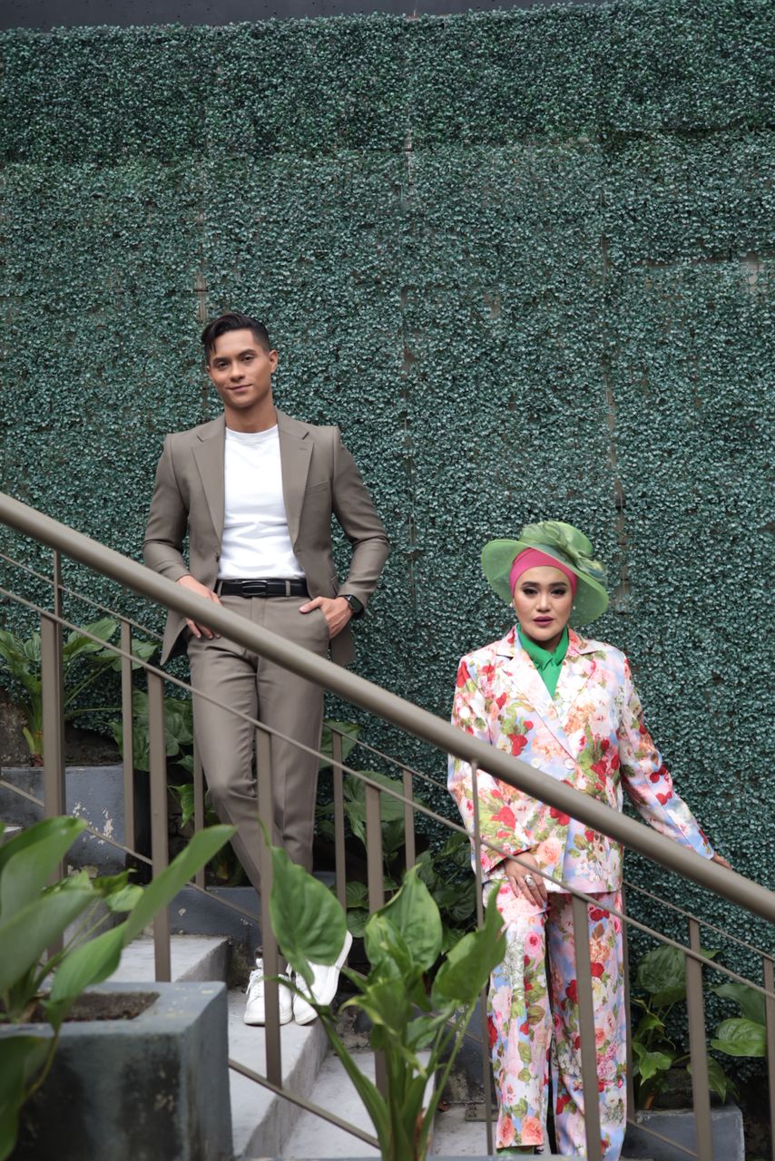 "Gunung Kinabalu" Lagu Patriotik Pertama Azharina
Sebuah Tribute untuk Sabah dan Arwah Datuk Haji M.Y.
Ismail