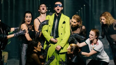 Se sikk, se style, avagy a korrupció szatírája