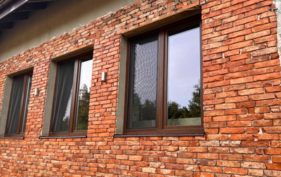 Bezbarwna powłoka ochronno-termoizolacyjna – skuteczna i niewidoczna ochrona elewacji